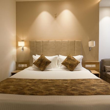 Celebrant Hotel Varanasi Bagian luar foto
