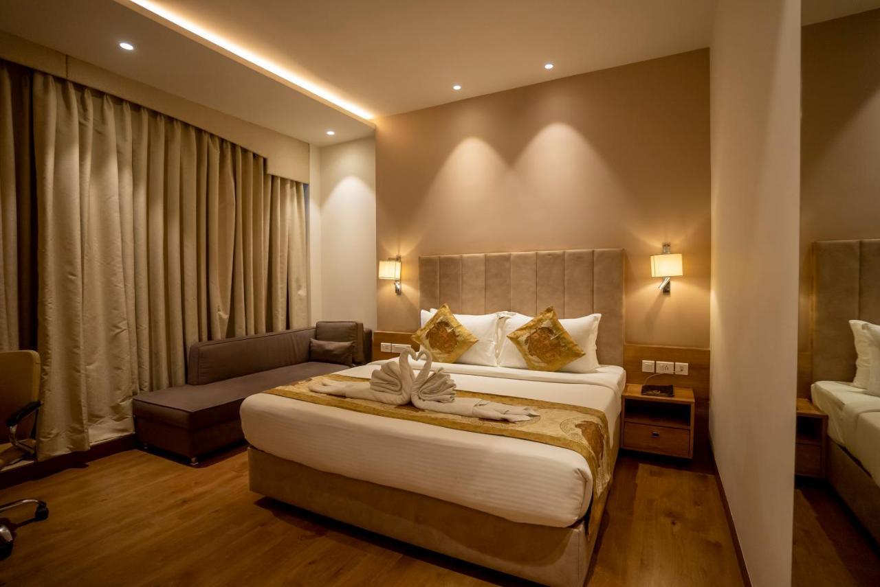 Celebrant Hotel Varanasi Bagian luar foto