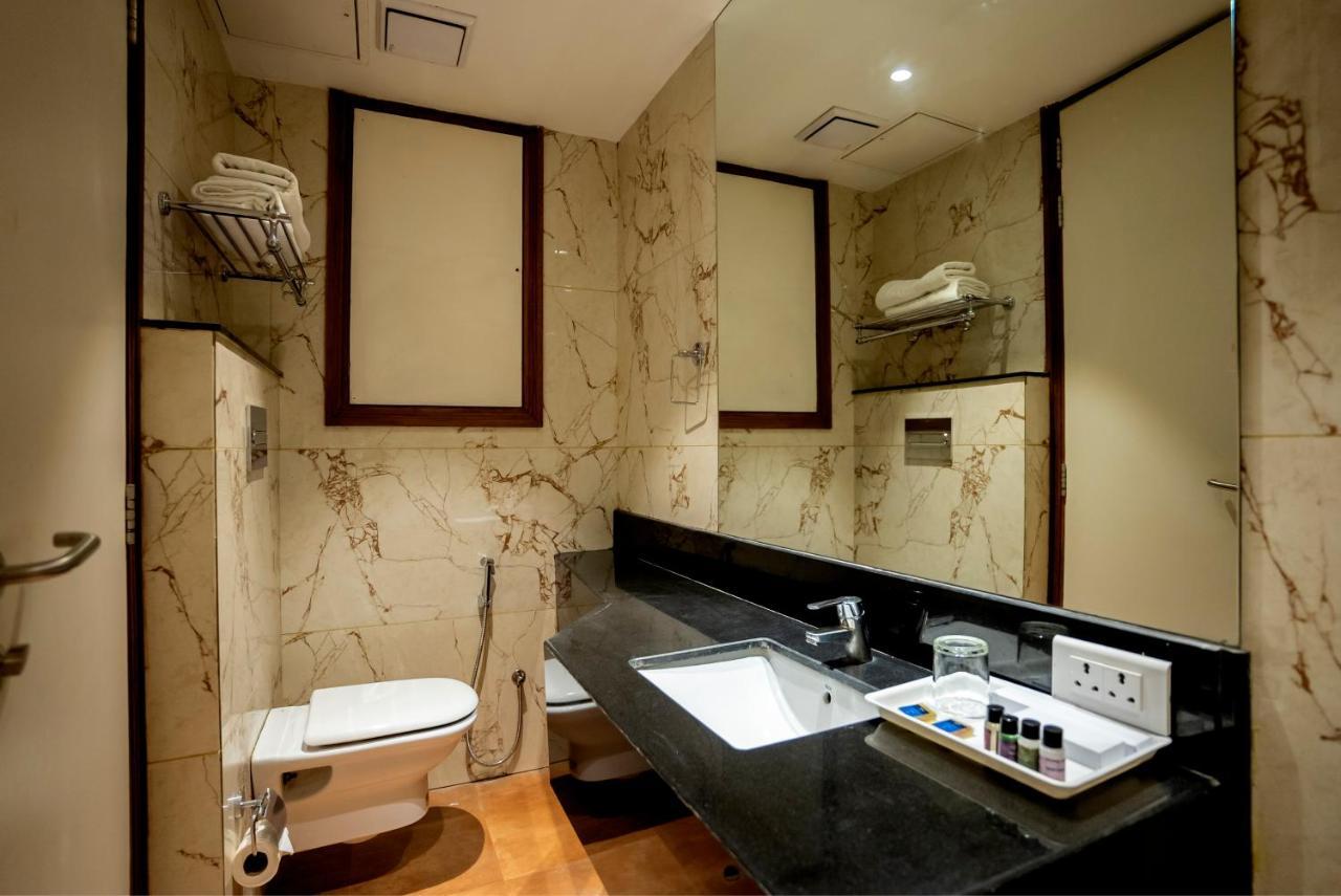 Celebrant Hotel Varanasi Bagian luar foto