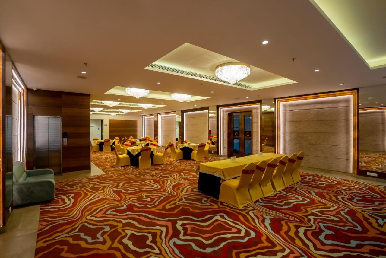 Celebrant Hotel Varanasi Bagian luar foto