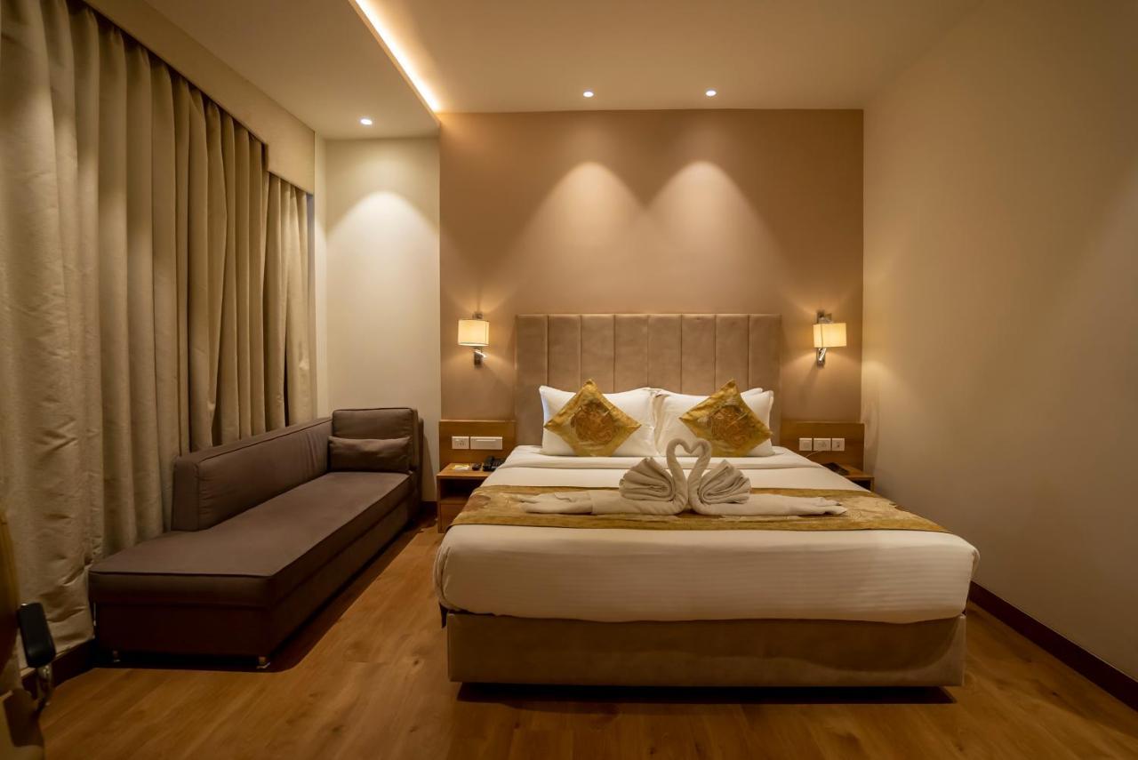 Celebrant Hotel Varanasi Bagian luar foto