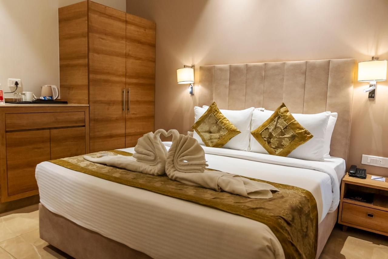 Celebrant Hotel Varanasi Bagian luar foto