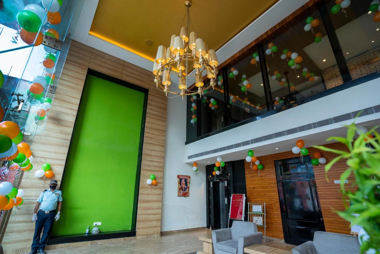 Celebrant Hotel Varanasi Bagian luar foto