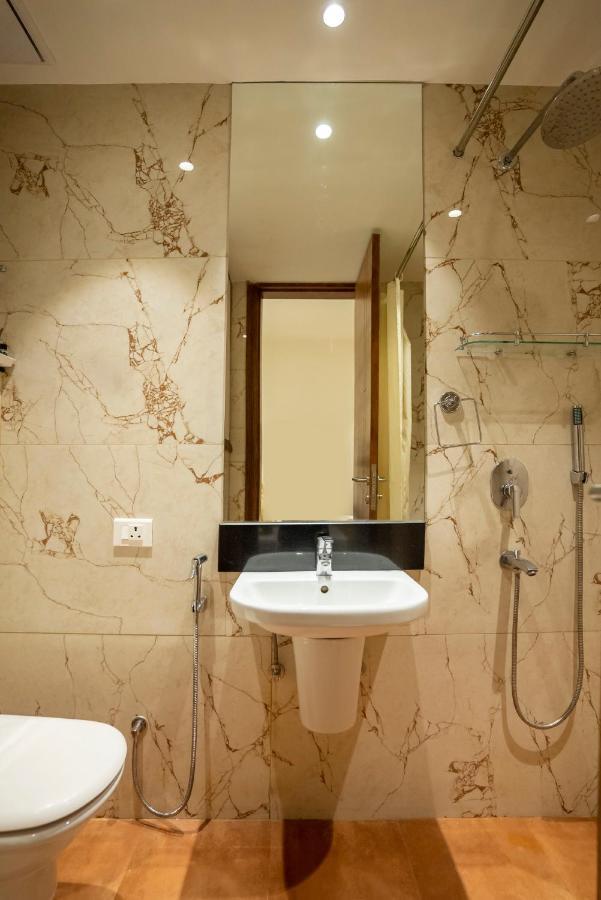 Celebrant Hotel Varanasi Bagian luar foto