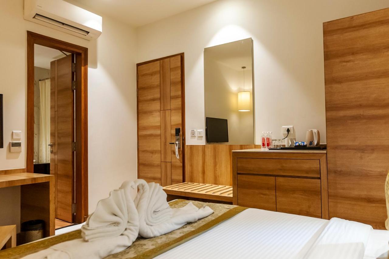 Celebrant Hotel Varanasi Bagian luar foto