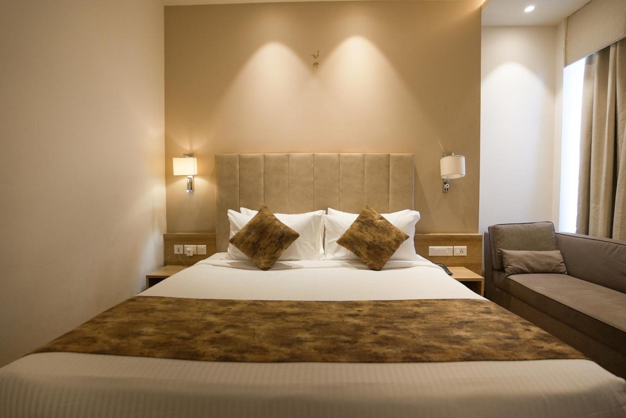 Celebrant Hotel Varanasi Bagian luar foto